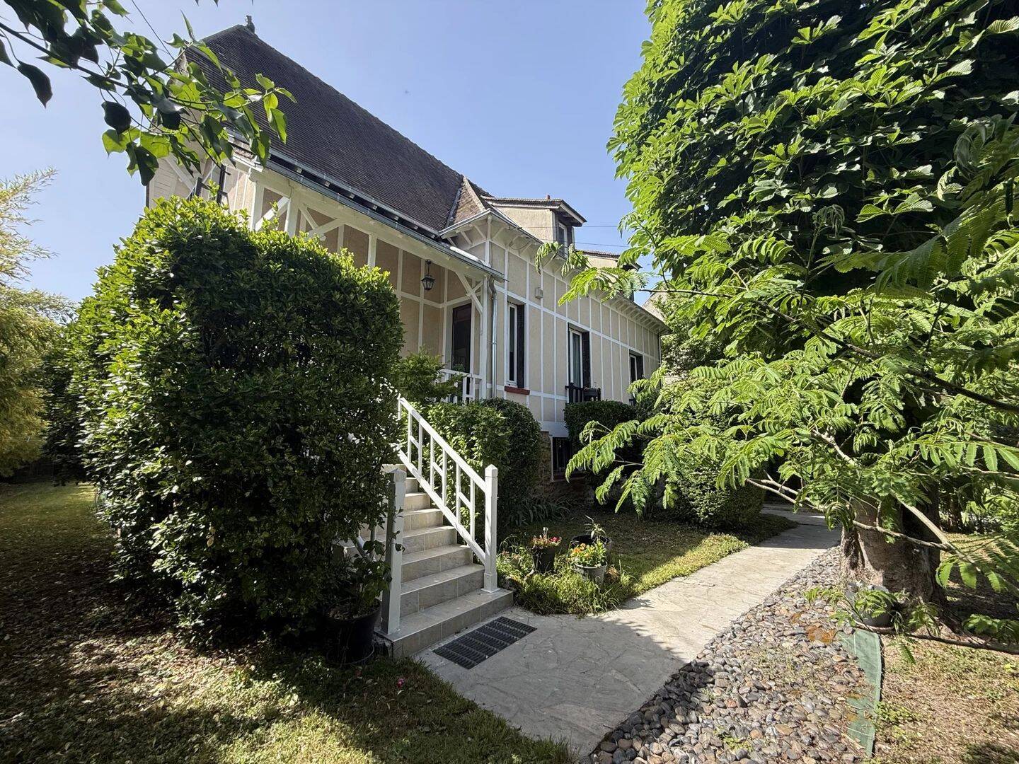 Maison 9 pièces 200 m² · à Chelles · 200 m² · 695 000 €