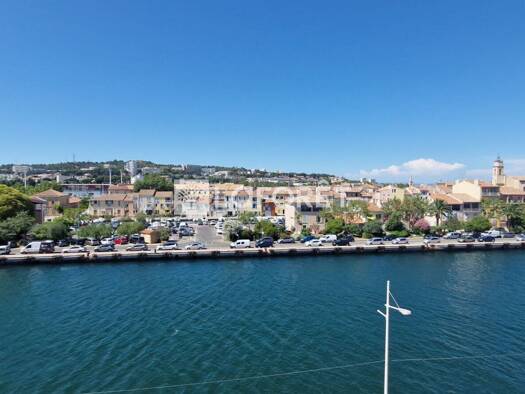 Appartement à vendre 296 000 € 3 pièces 2 chambres 65 m² Étage 4/4 Martigues 13500