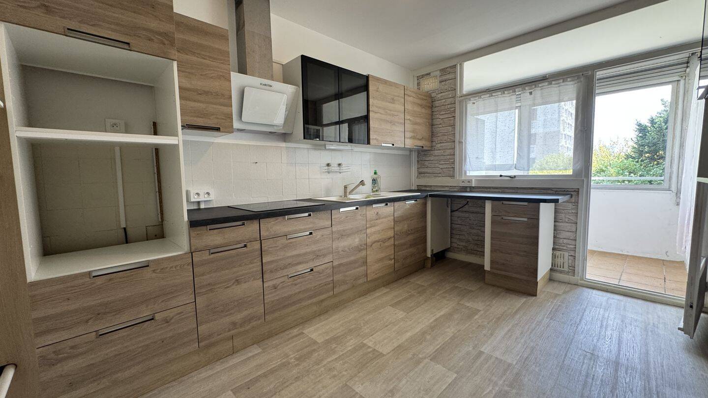 Appartement 4 pièces 77 m² · à Saint-Priest · 76,9 m² · 1 090 €