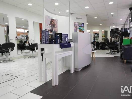 Boutique à vendre 242 000 € 135 m² de surface de vente Saint-Parres-aux-Tertres 10410