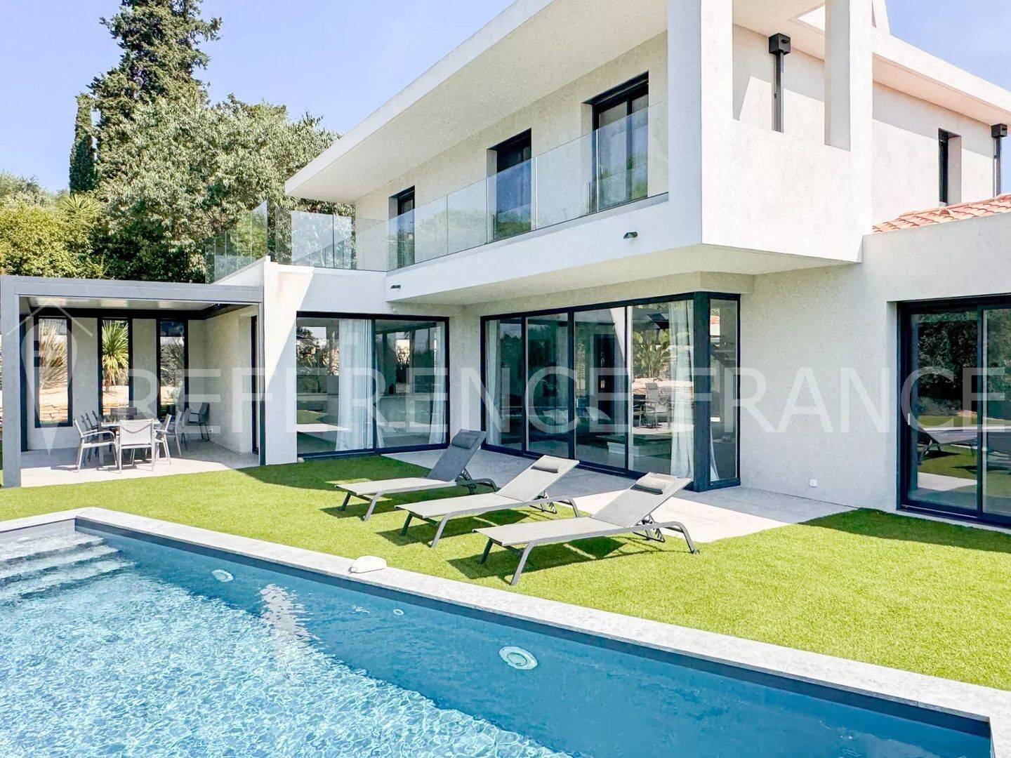 Maison 5 pièces 220 m² · à Mougins · 220 m² · 7 500 €