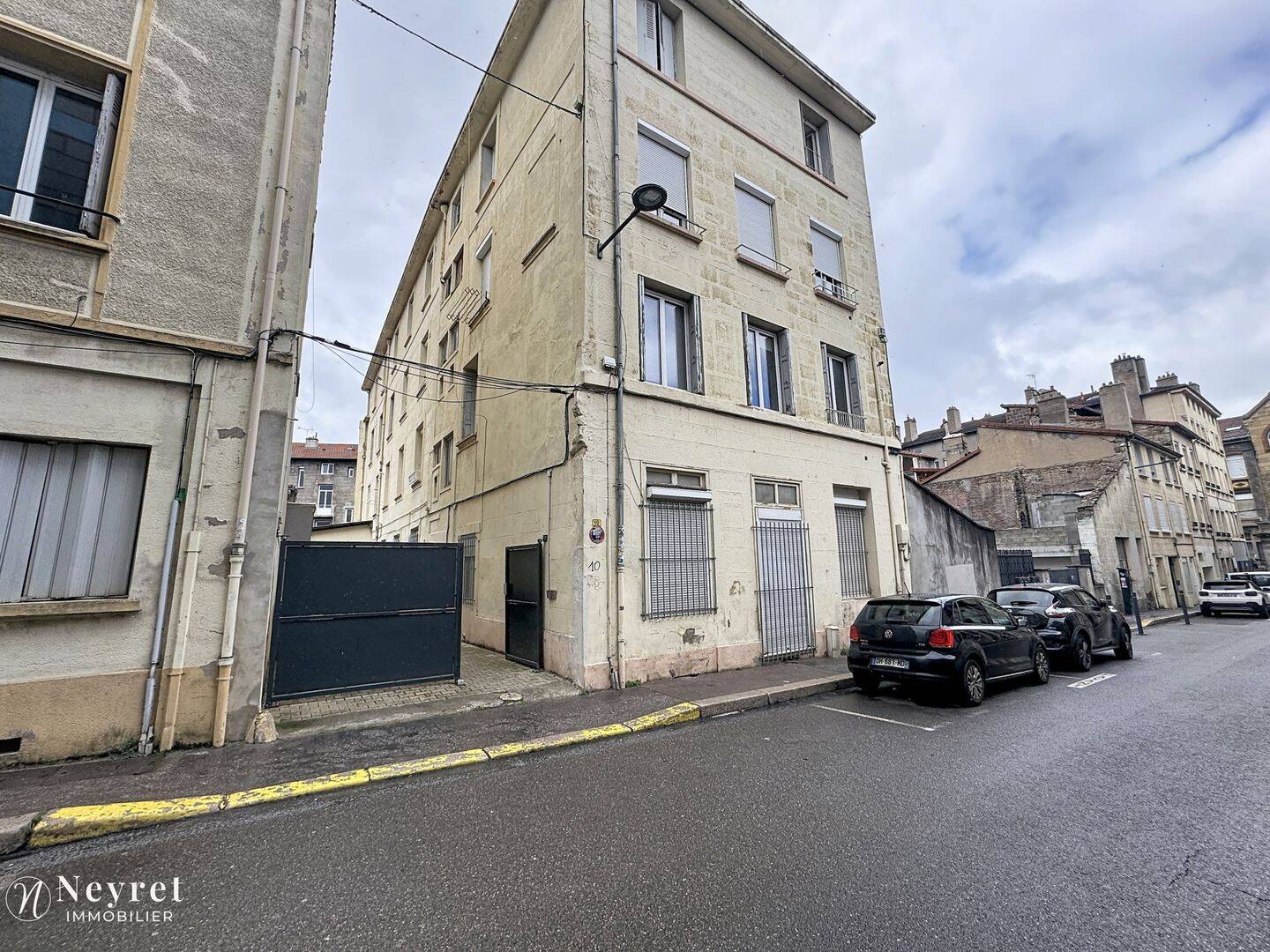 Appartement 6 pièces 147 m² · à Saint-Étienne · 146,6 m² · 97 000 €