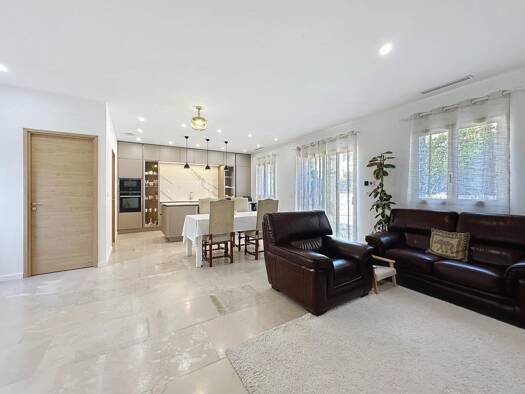 Maison à vendre 249 000 € 4 pièces 3 chambres 93 m² 123 m² de terrain Charles de Gaulle Cahors 46000