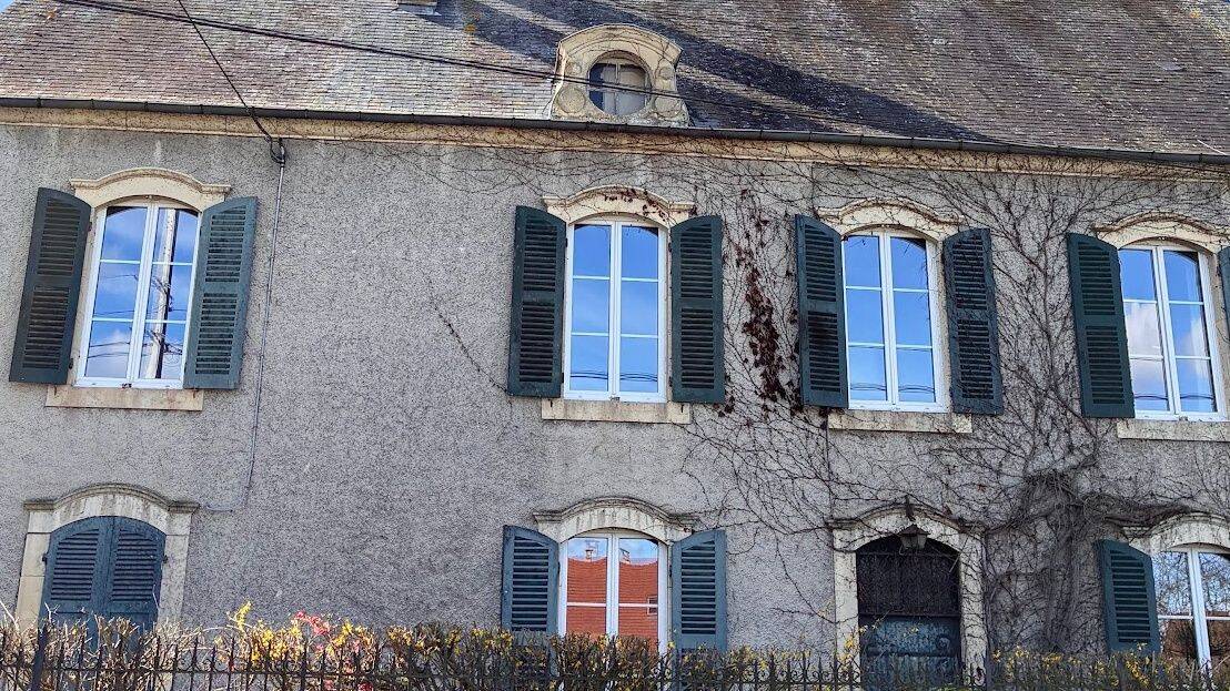 Maison 8 pièces 230 m² · à Blet · 230 m² · 139 000 €