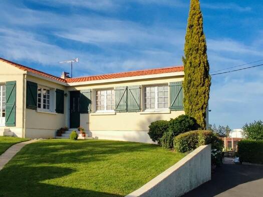 Maison à vendre 167 000 € 5 pièces 3 chambres 84 m² 1 219 m² de terrain Saint-Fulgent 85250