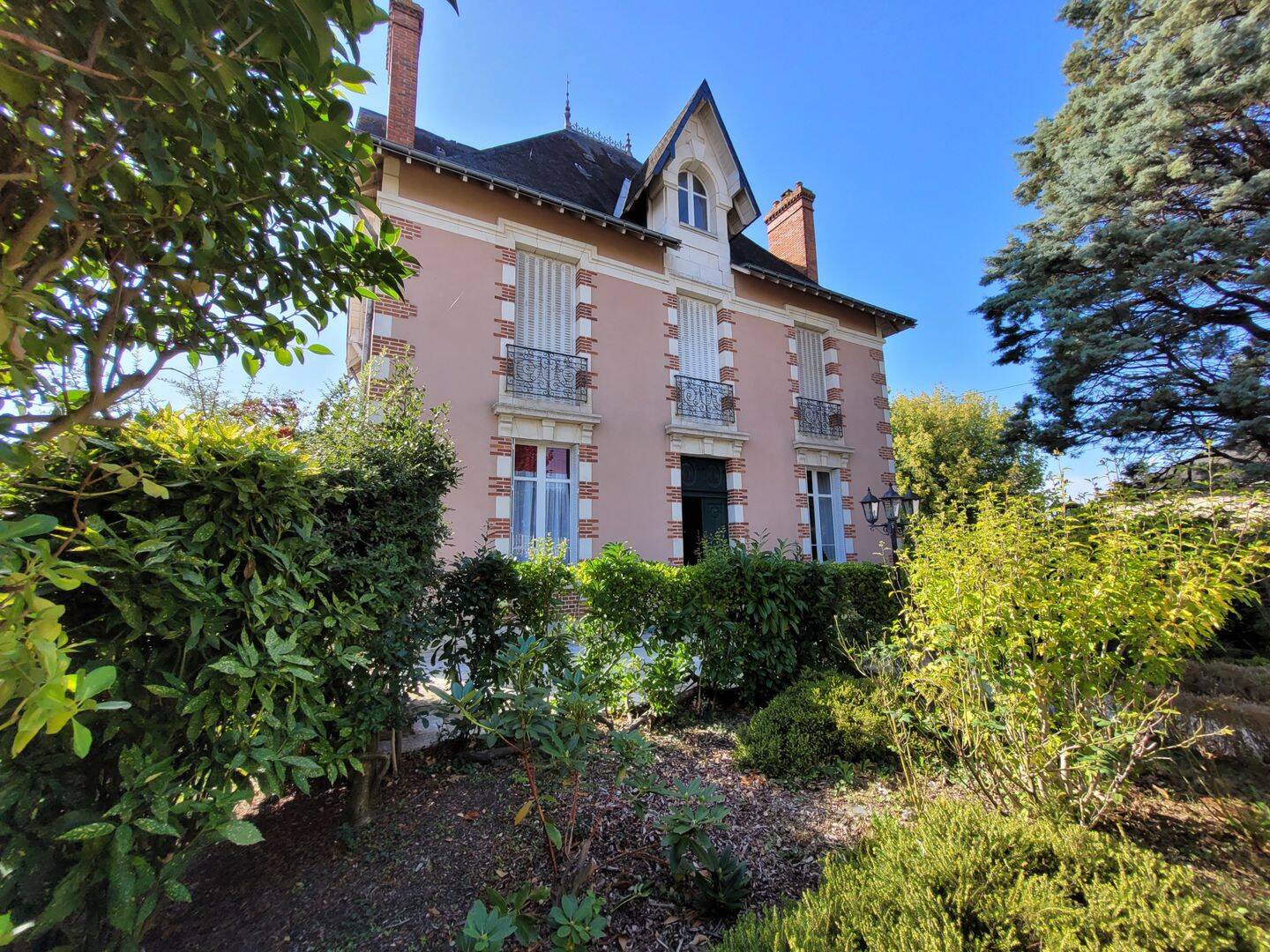 Maison 11 pièces 265 m² · à Sablé-sur-Sarthe · 265 m² · 414 960 €