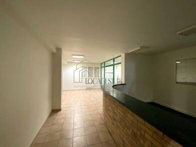 Local commercial à louer 820 € 106 m² de surface de vente Moulon Bourges 18000