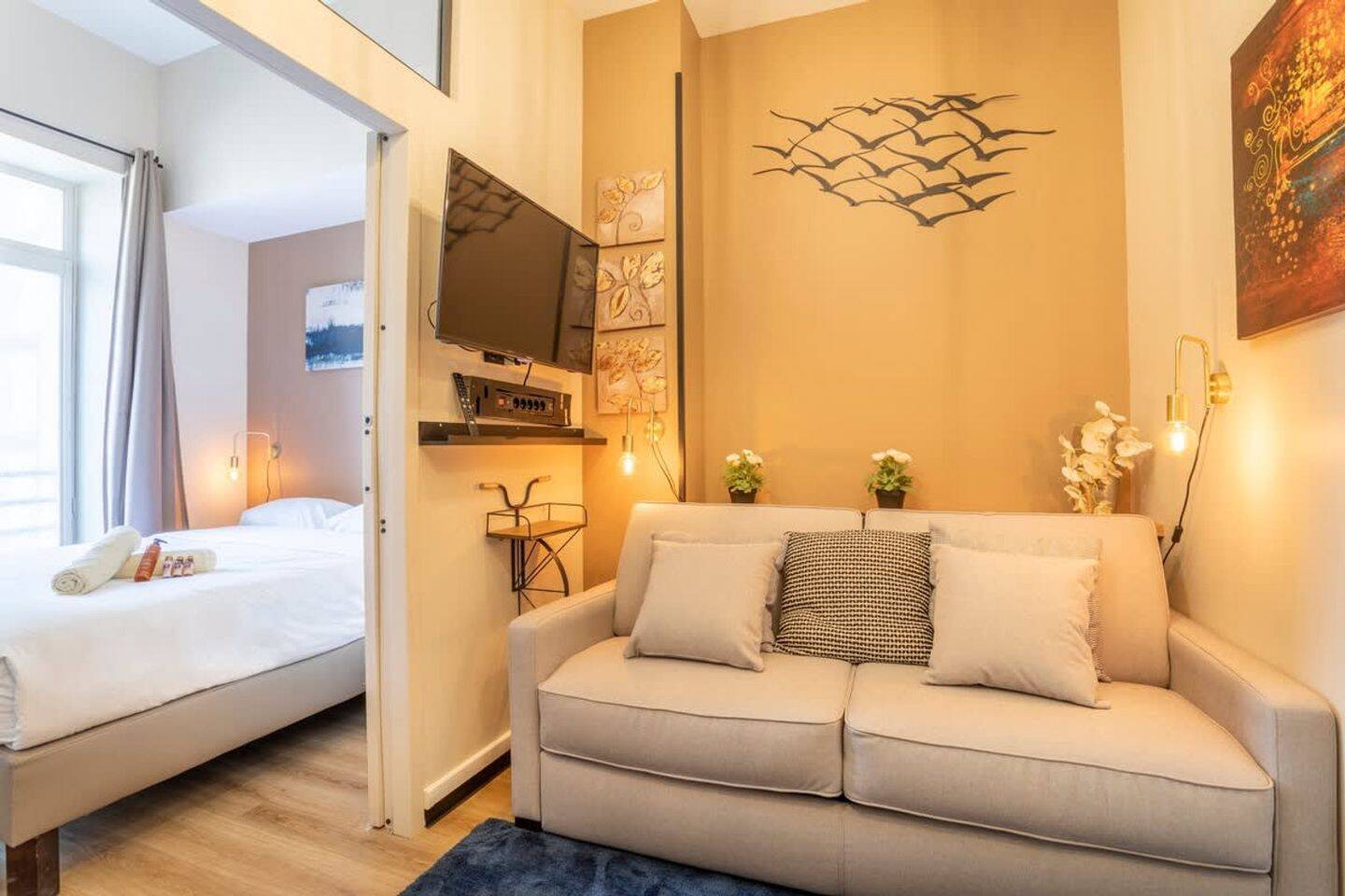 Appartement 2 pièces · à Marseille 1er Arrondissement · 2 063 €/mois