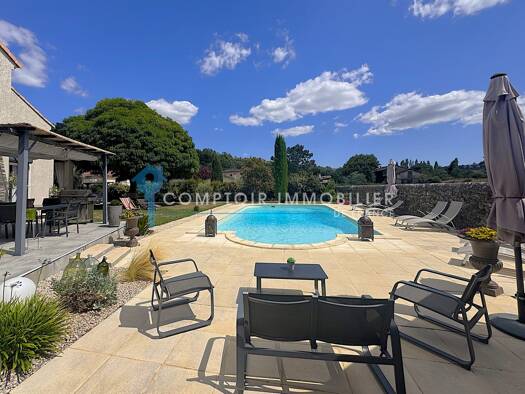 Maison de plain-pied à vendre 495 000 € 8 pièces 4 chambres 185 m² 1 338 m² de terrain Aubenas 07200