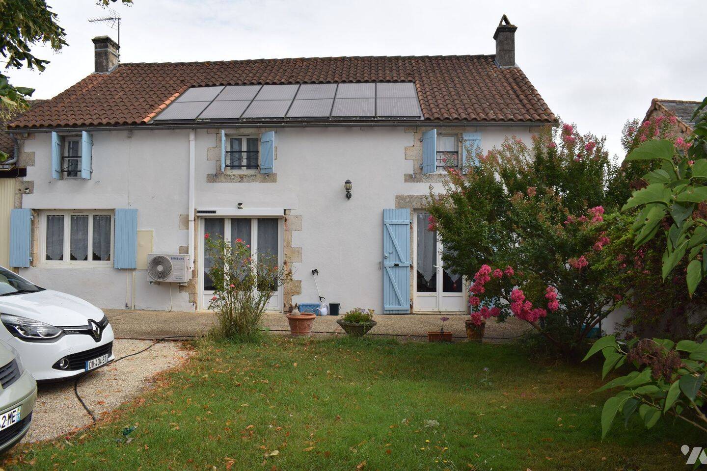 Maison 8 pièces 200 m² · à Ruffec · 200 m² · 157 200 €