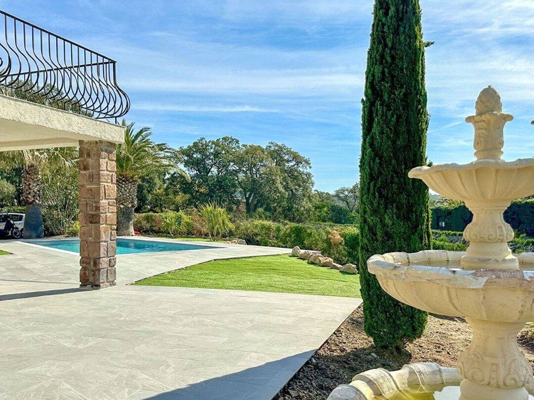 Maison 7 pièces 200 m² · à Roquebrune sur Argens · 200 m² · 990 000 €