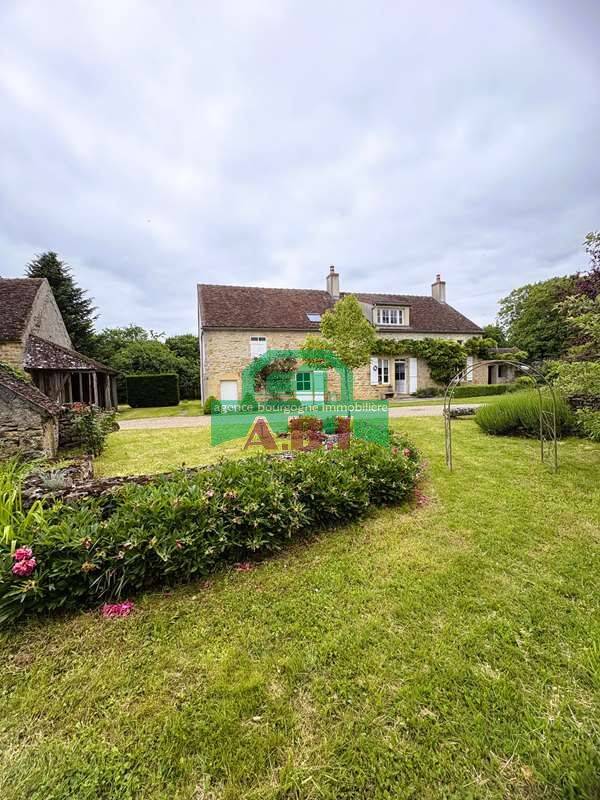 Maison 8 pièces 177 m² · à Prémery · 177 m² · 235 000 €