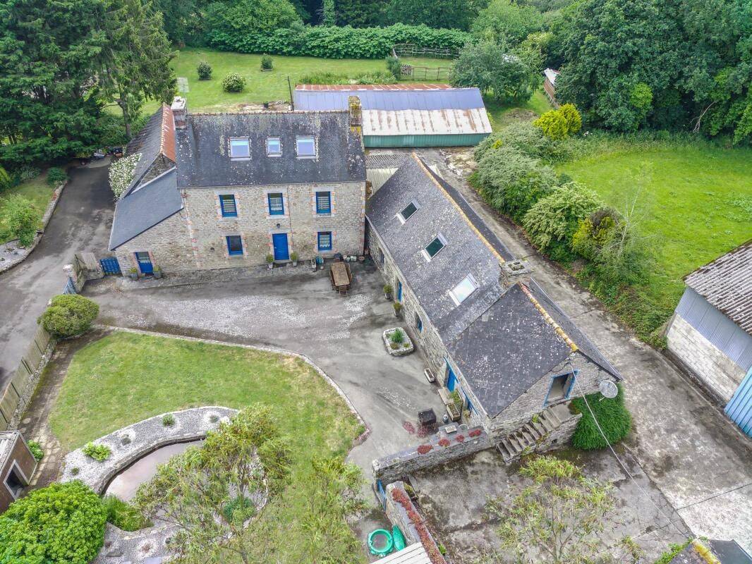 Maison 7 pièces 226 m² · à Rostrenen · 226 m² · 299 500 €