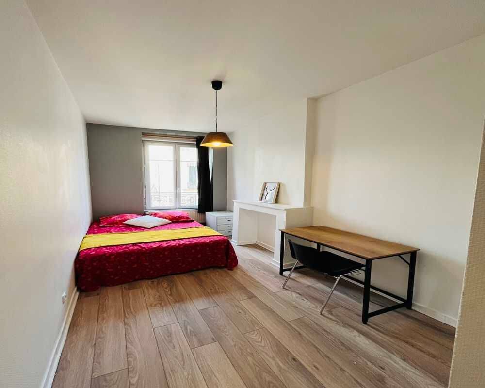 3 pièces 90 m² · à Lyon 7ème · 90 m² · 610 €