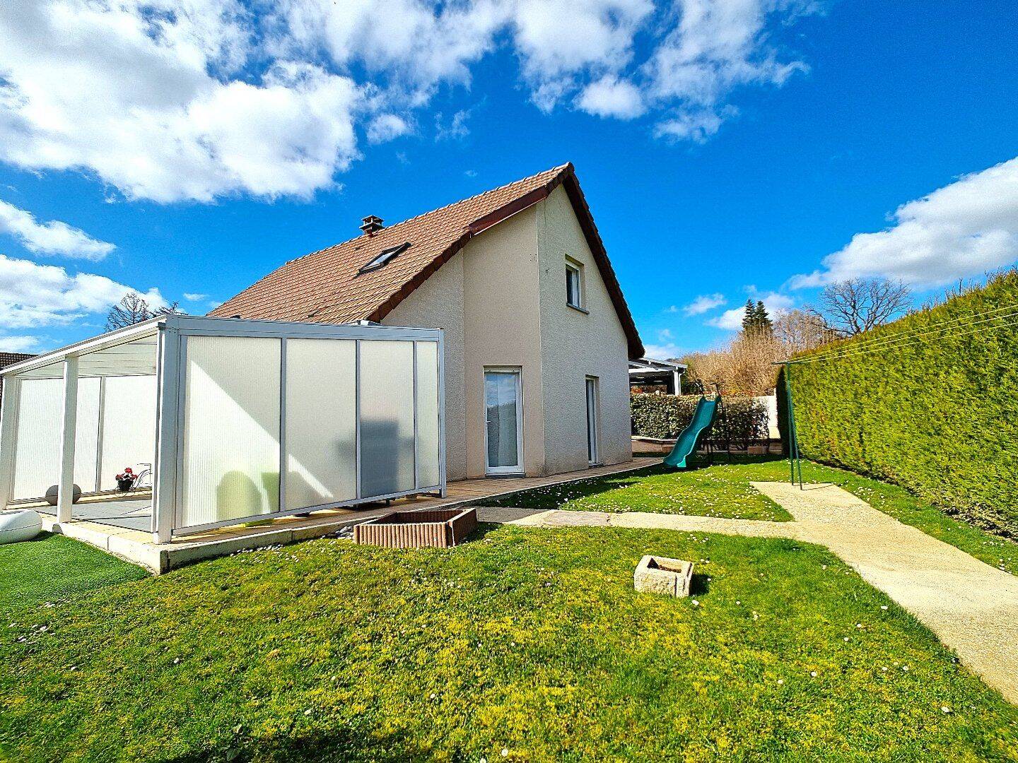 Maison 6 pièces 132 m² · à Gennes · 132 m² · 312 000 €
