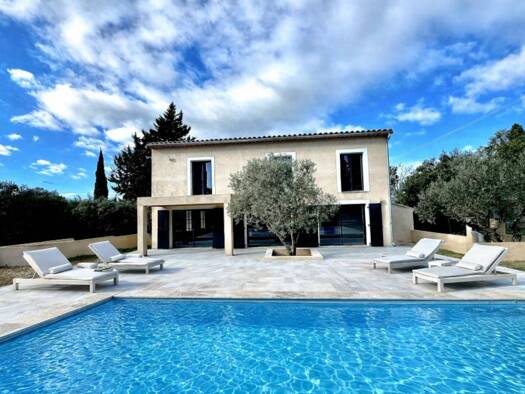 Maison à vendre 915 000 € 6 pièces 5 chambres 215 m² 940 m² de terrain Fontvieille 13990