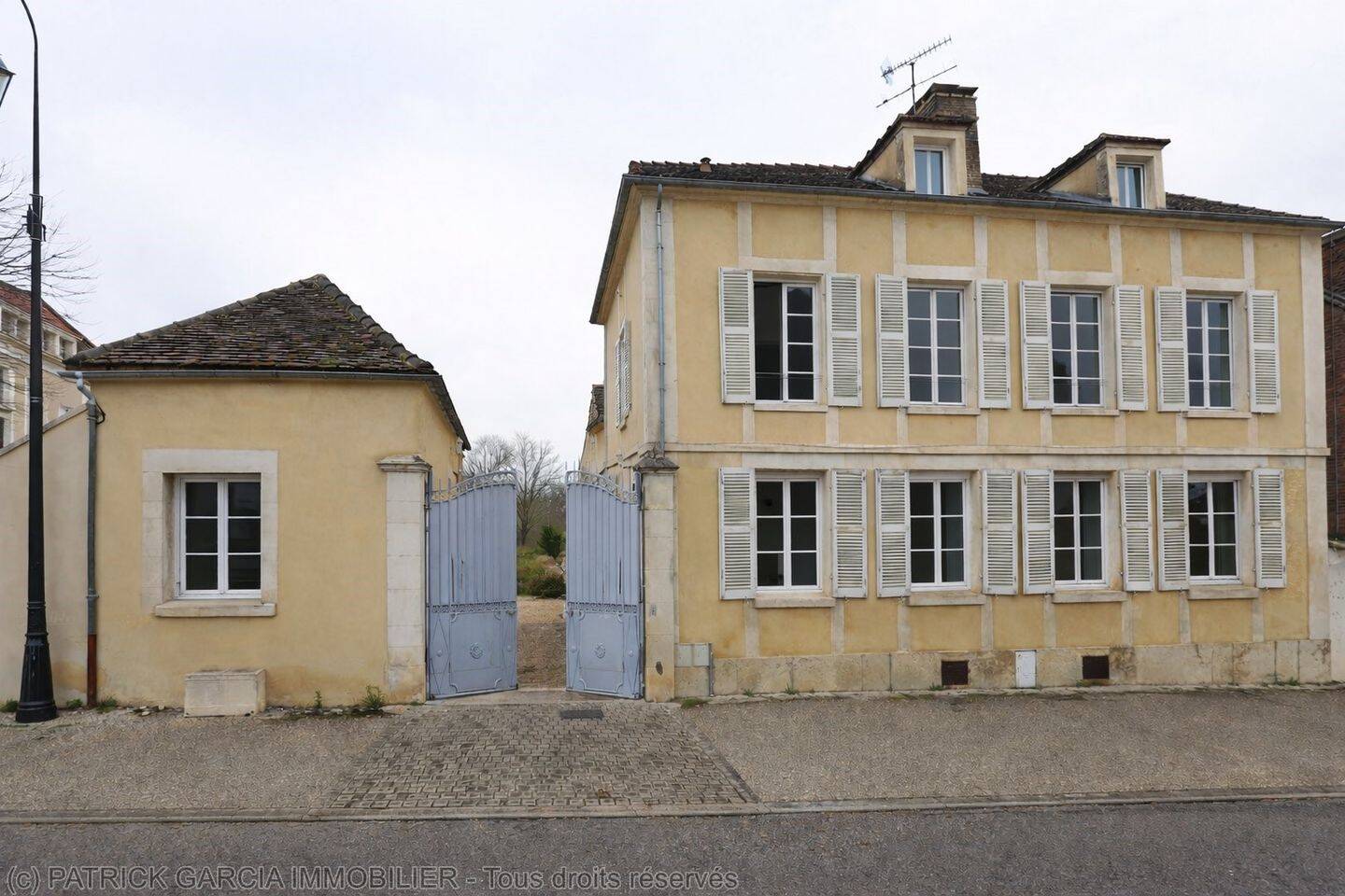 Maison 10 pièces 250 m² · à Héry · 250 m² · 440 000 €