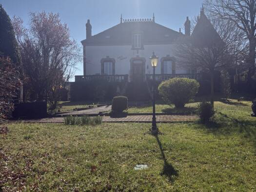 Maison à vendre 230 000 € 5 pièces 4 chambres 169 m² 1 000 m² de terrain Cercy-la-Tour 58340