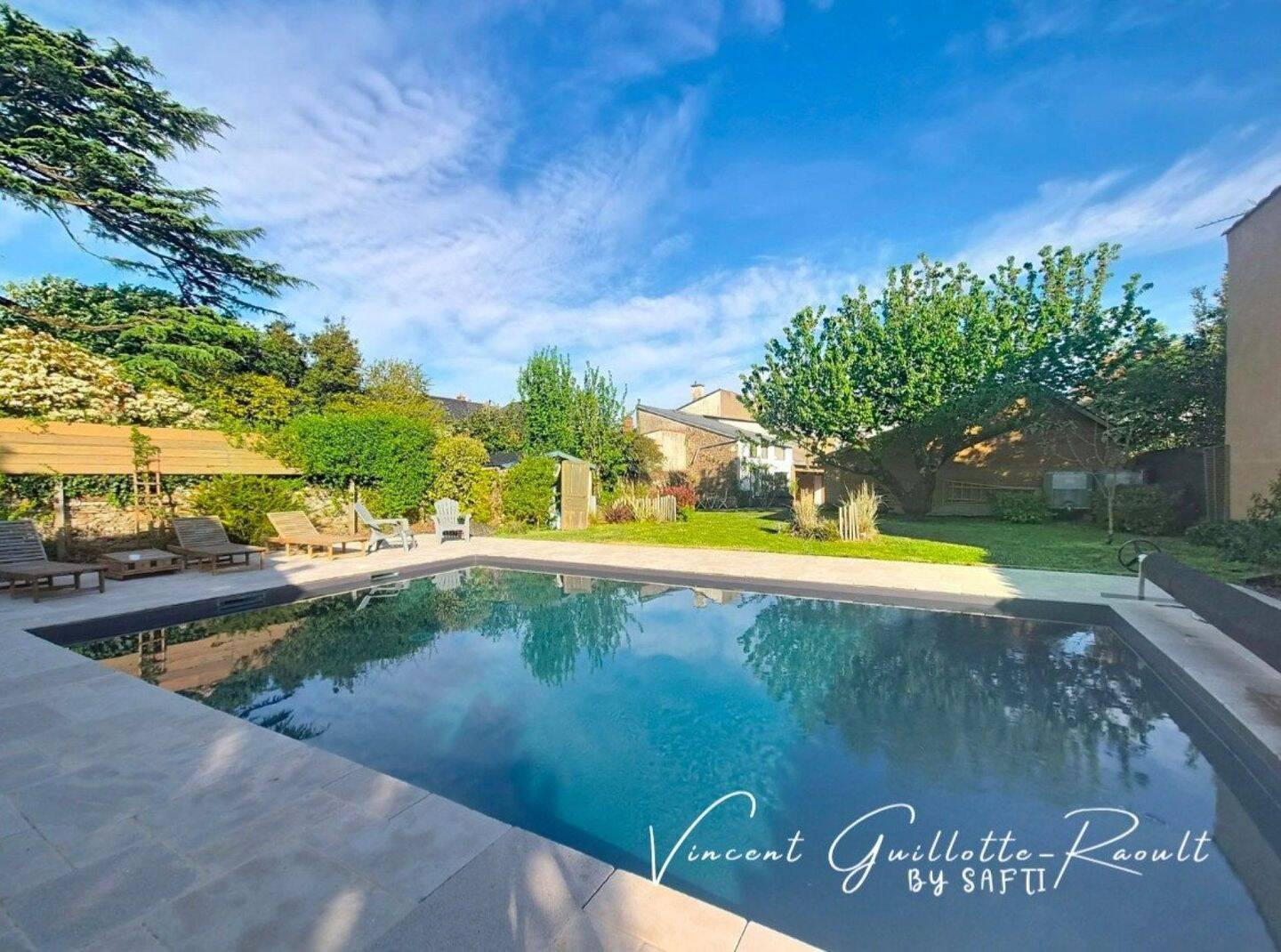 Maison 7 pièces 250 m² · à Sainte-Pazanne · 250 m² · 599 000 €