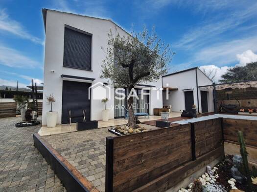 Maison à vendre 645 000 € 5 pièces 3 chambres 136 m² 450 m² de terrain Sud Est Ouest Pélissanne 13330