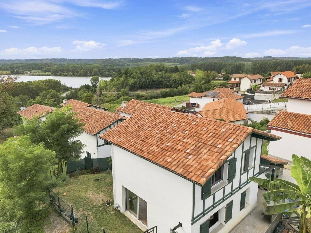 Maison 4 pièces 89 m² · à Urcuit · 89,2 m² · 399 900 €