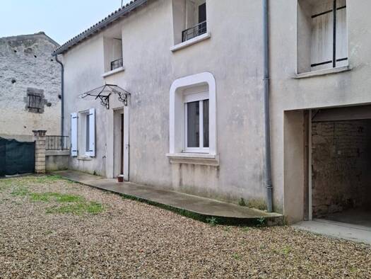 Maison à vendre 99 900 € 4 pièces 2 chambres 104 m² 227 m² de terrain Mérignac 16200