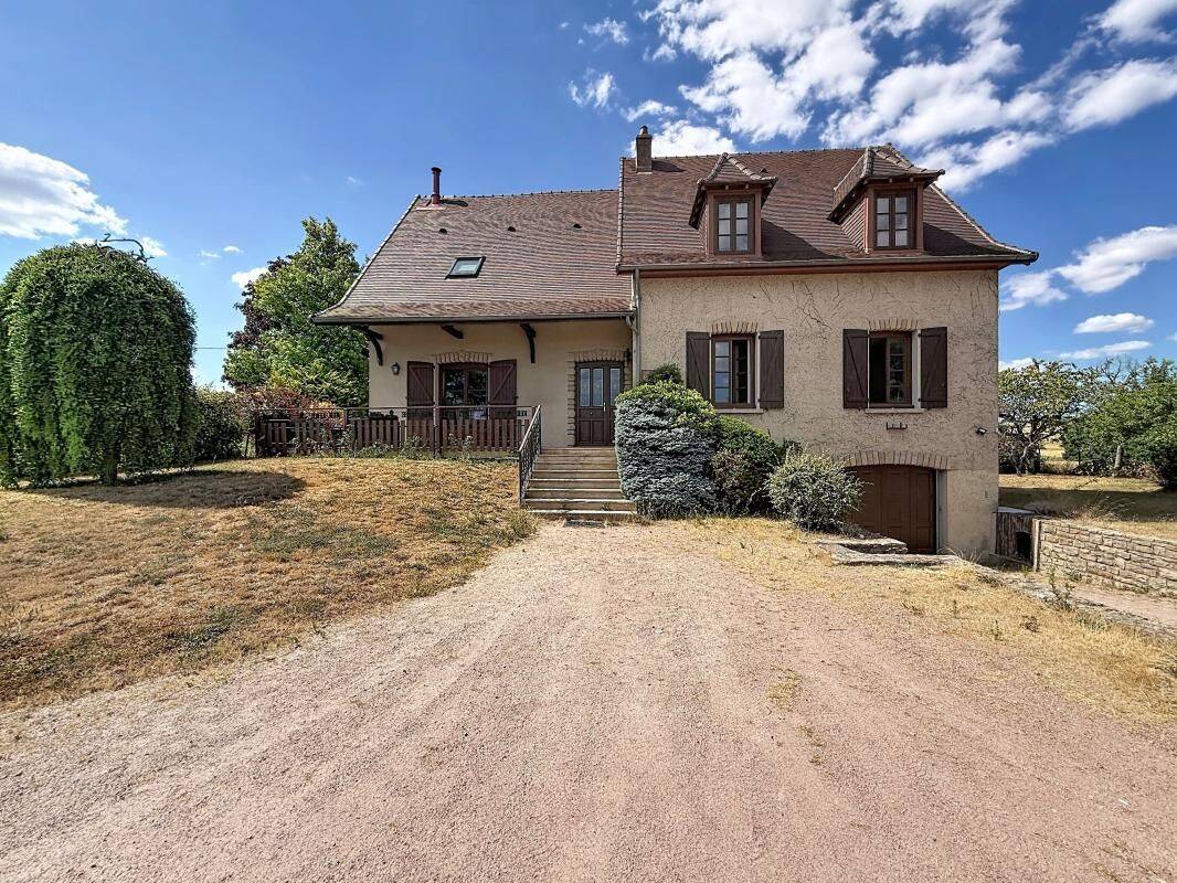 Maison 7 pièces 200 m² · à Saint-Pierre-de-Varennes · 200 m² · 290 000 €
