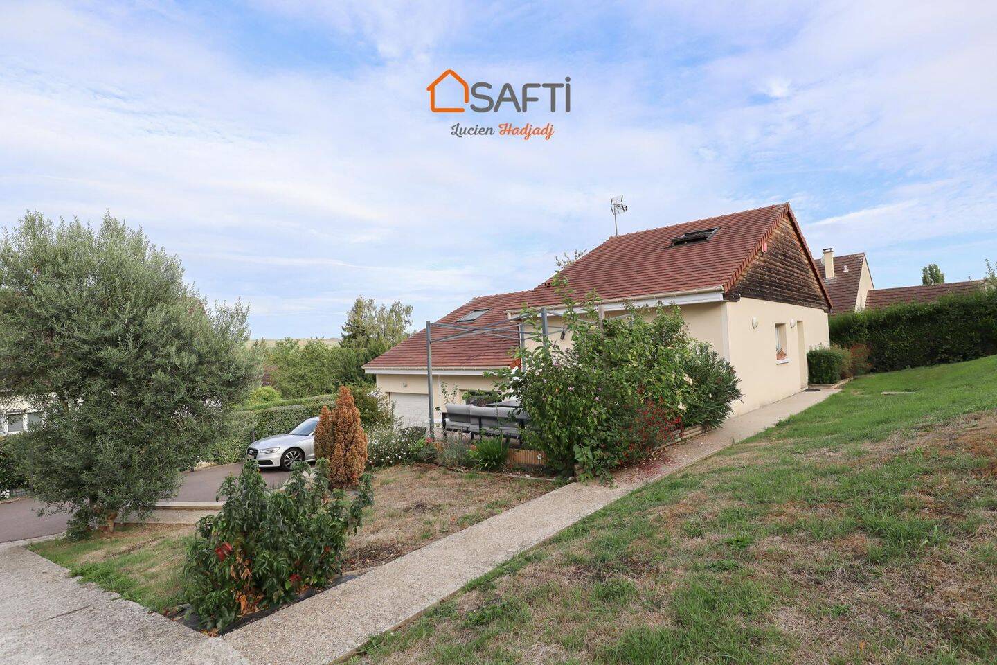 Maison 7 pièces 255 m² · à La Chapelle-Longueville · 255 m² · 449 000 €