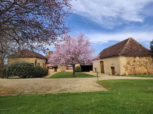 Maison à vendre 545 000 € 11 pièces 6 chambres 237 m² 53 000 m² de terrain Monpazier 24540