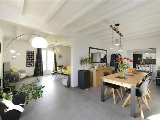 Maison de plain-pied à vendre 213 000 € 5 pièces 3 chambres 108 m² 2 302 m² de terrain Foussignac 16200