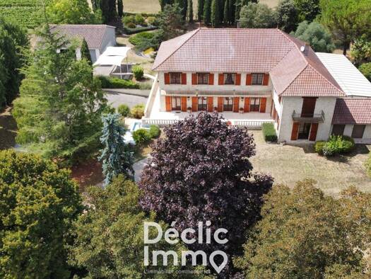Villa en viager occupé Bouquet 300 000 € 10 pièces 5 chambres 424 m² 6 364 m² de terrain Nord Barbezieux-Saint-Hilaire 16300