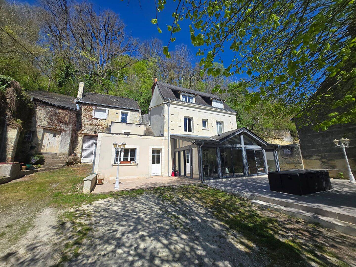 Maison 5 pièces 148 m² · à Cinq-Mars-la-Pile · 147,5 m² · 334 000 €
