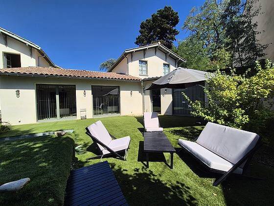 Maison 4 pièces 142 m² · à Saint-Cyr-au-Mont-d'Or · 142 m² · 3 650 €/mois