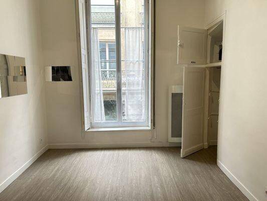 Appartement 1 pièce 27 m² · à Paris 2ème Arrondissement · 27 m² · 921 €
