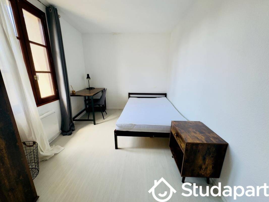 1 pièce 10 m² · à Bourges · 10 m² · 405 €/mois