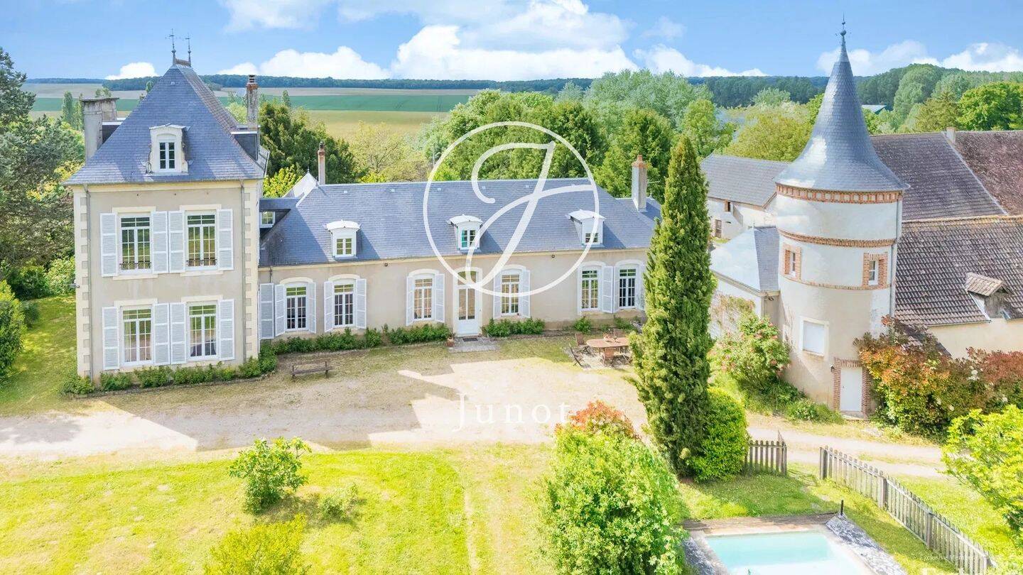 Maison 11 pièces 402 m² · à Bourges · 402 m² · 798 000 €