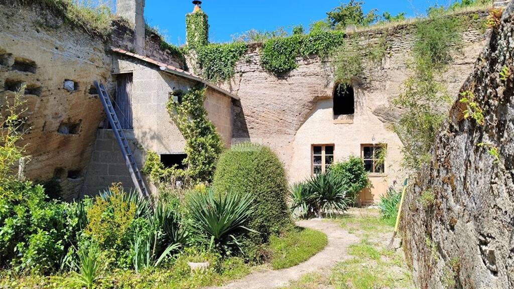 Maison à vendre 126 800 € 2 pièces 1 chambre 51 m² 383 m² de terrain Doué-la-Fontaine 49700