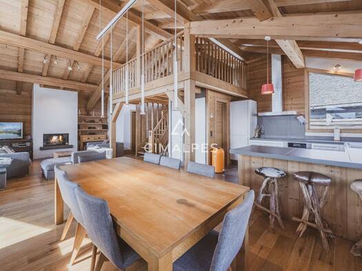 Chalet à vendre 2 400 000 € 6 pièces 4 chambres 208,3 m² 350 m² de terrain La Tour-Argentière-Les Praz Chamonix-Mont-Blanc 74400