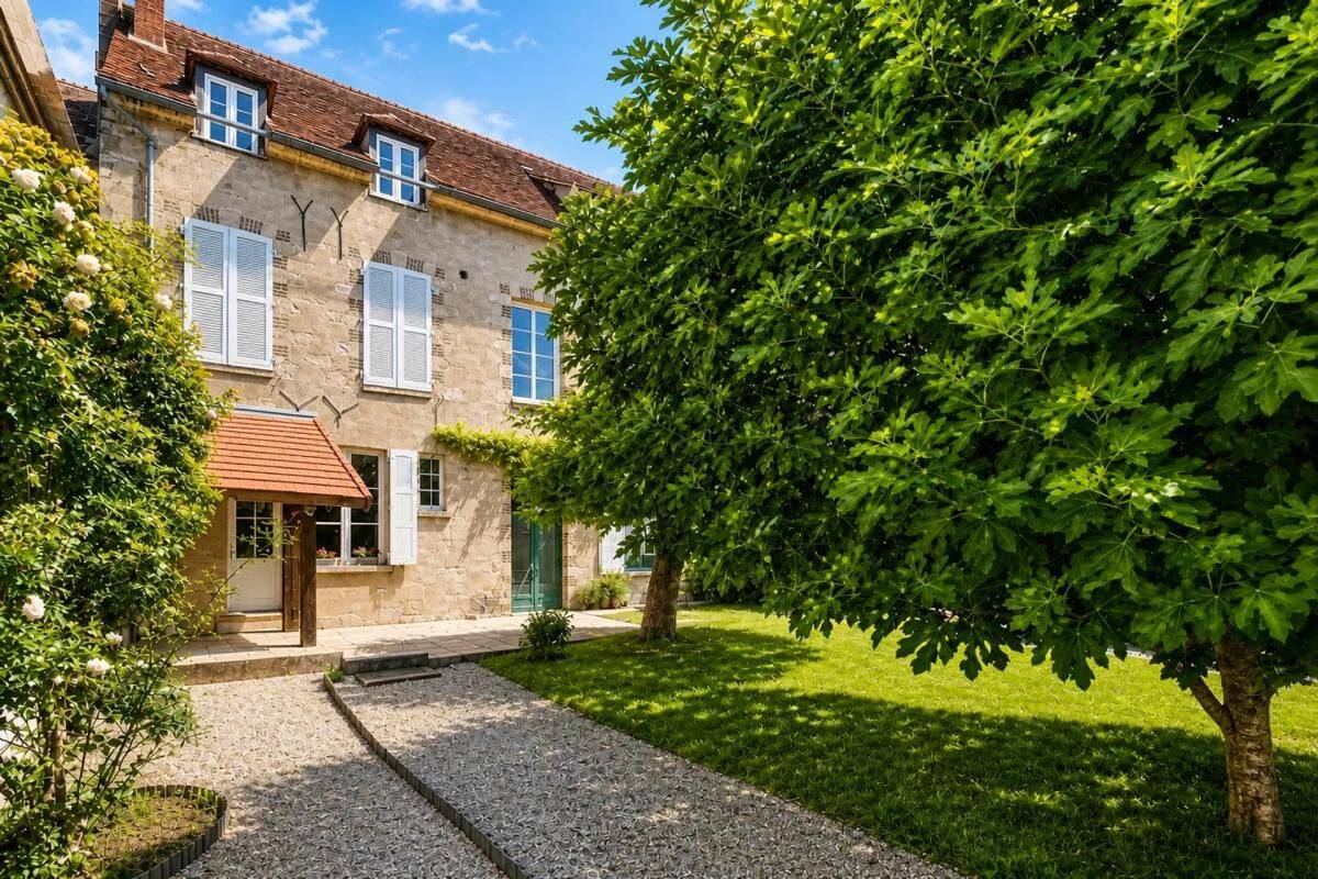 Maison 10 pièces 319 m² · à Villeneuve-sur-Yonne · 319 m² · 699 900 €