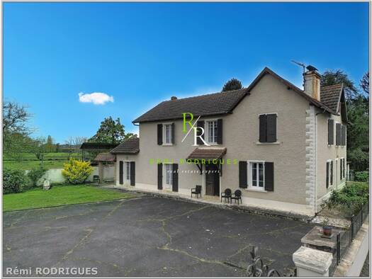 Ferme à vendre 263 000 € 9 pièces 6 chambres 211 m² 2 336 m² de terrain Thèze 64450