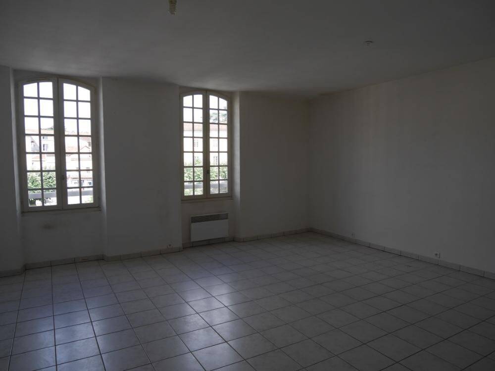 Appartement 3 pièces 68 m² · à Villefranche-de-Rouergue · 68 m² · 520 €