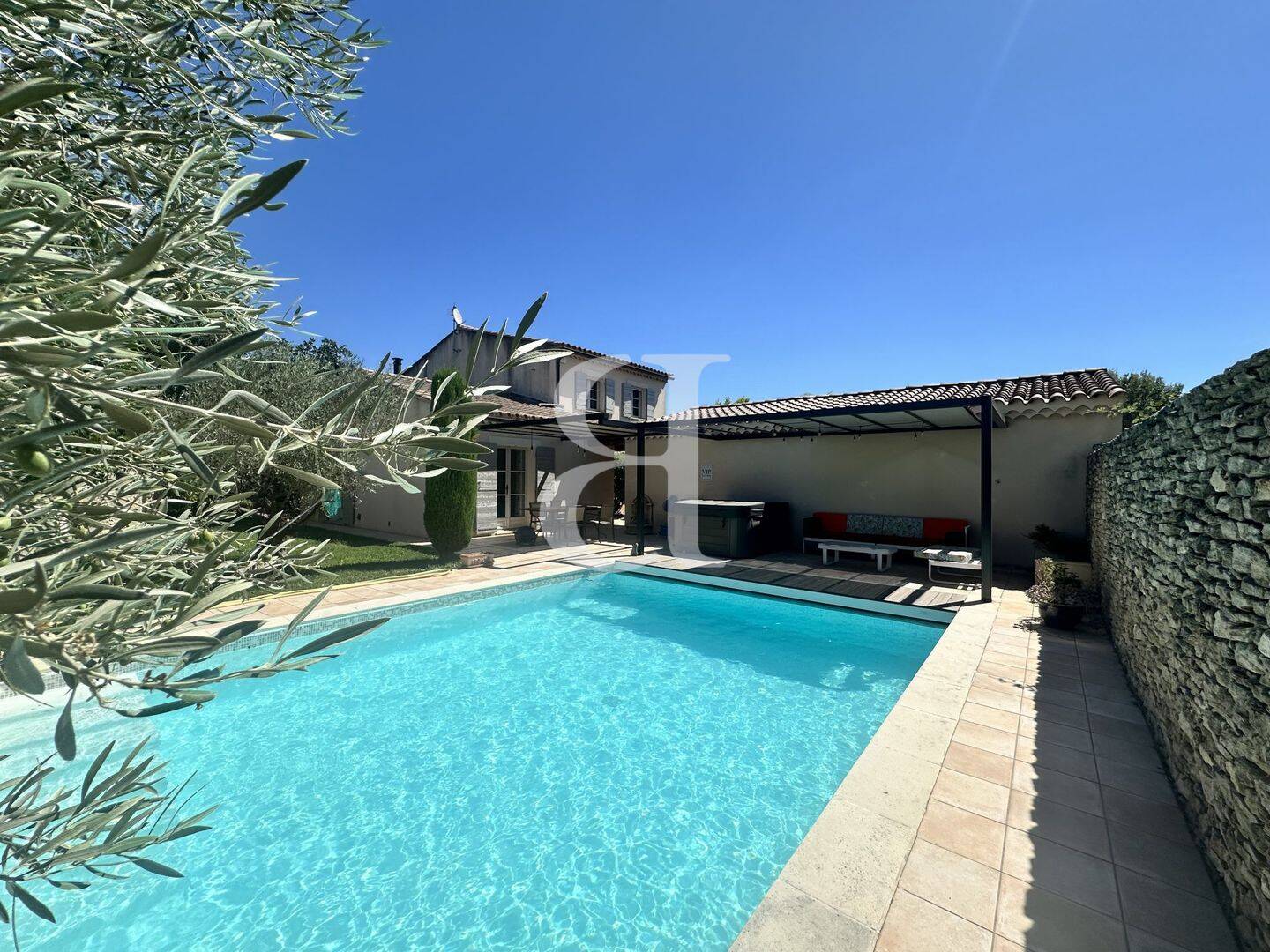 Maison 5 pièces 152 m² · à L'Isle-sur-la-Sorgue · 152 m² · 589 000 €