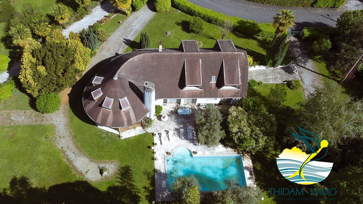 Maison 10 pièces 260 m² · à Nay · 260 m² · 488 000 €