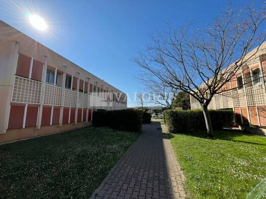 Espace bureau à louer 2 247 € 205 m² de bureaux divisible jusqu'à 205 m² Estroublans Vitrolles 13127