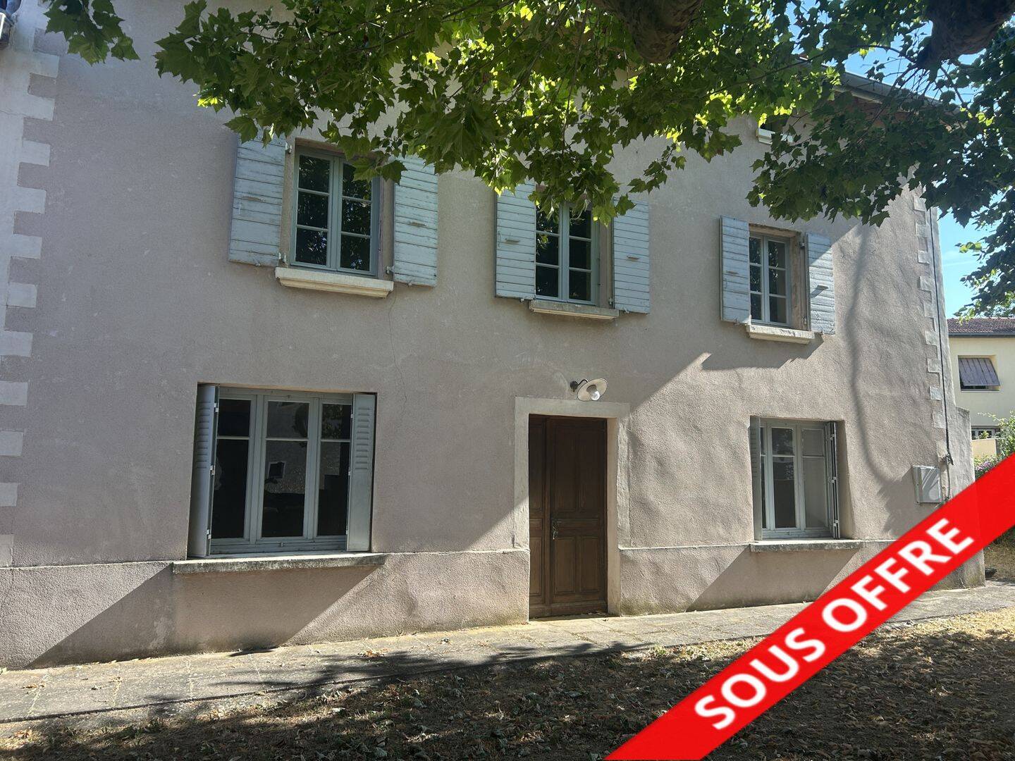 Maison 4 pièces 145 m² · à Assieu · 145 m² · 185 000 €