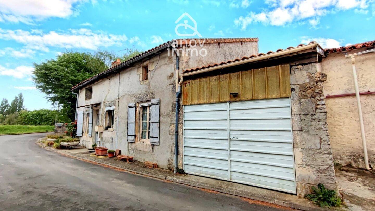 Maison 8 pièces 133 m² · à Charroux · 133 m² · 79 000 €