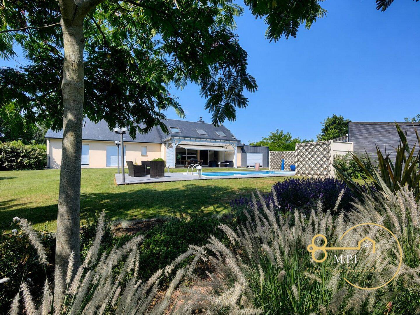 Maison 9 pièces 268 m² · à Cerisé · 267,8 m² · 597 000 €