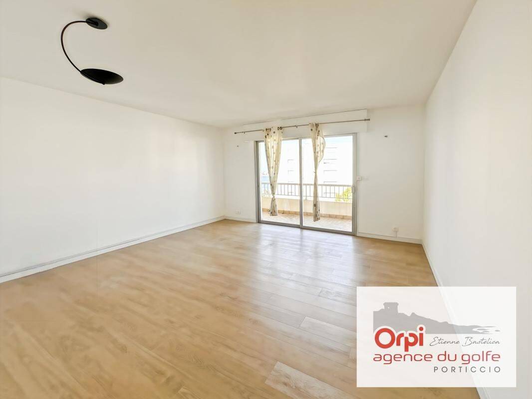 Appartement 3 pièces 76 m² · à Ajaccio · 76 m² · 975 €
