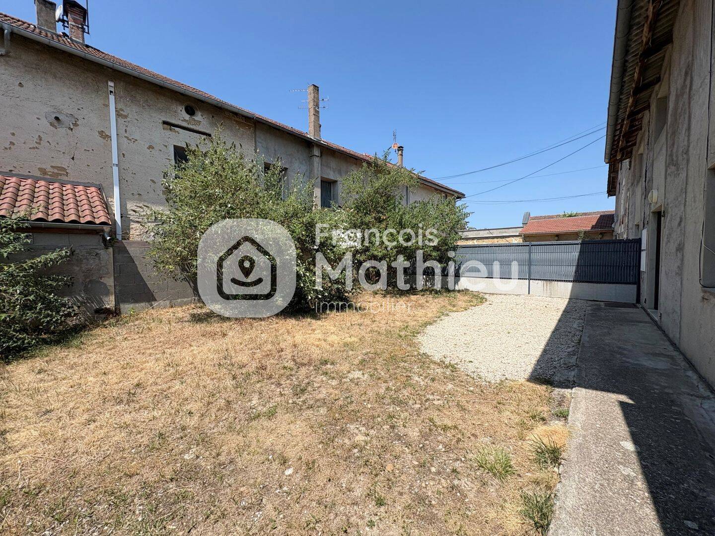 Saint Nizier le Désert : Appartement T2 de 51m² hab - jardin de
