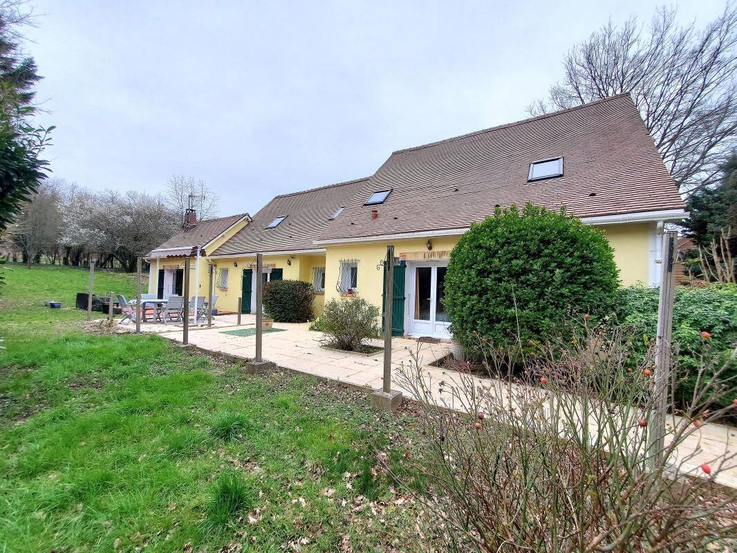 Maison 10 pièces 236 m² · à Coutevroult · 236 m² · 449 900 €